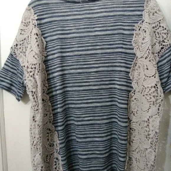 SOLDWe the free top - Picture 4 of 5